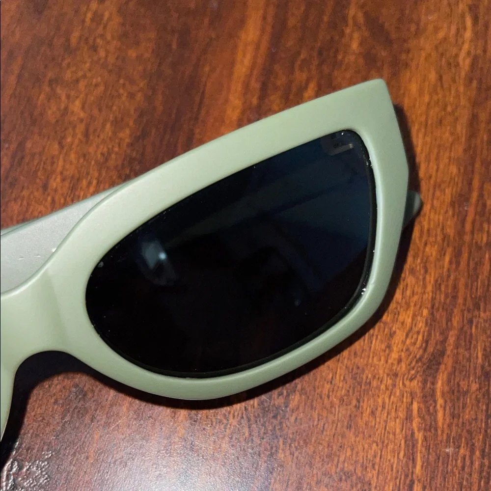Women's LES Do Makeup Dime Sunglasses
